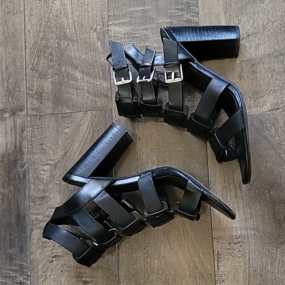 💜 Guess black block heels